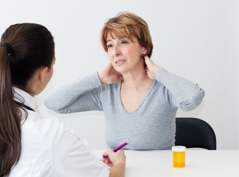 em uma consulta médica para osteocondrose cervical